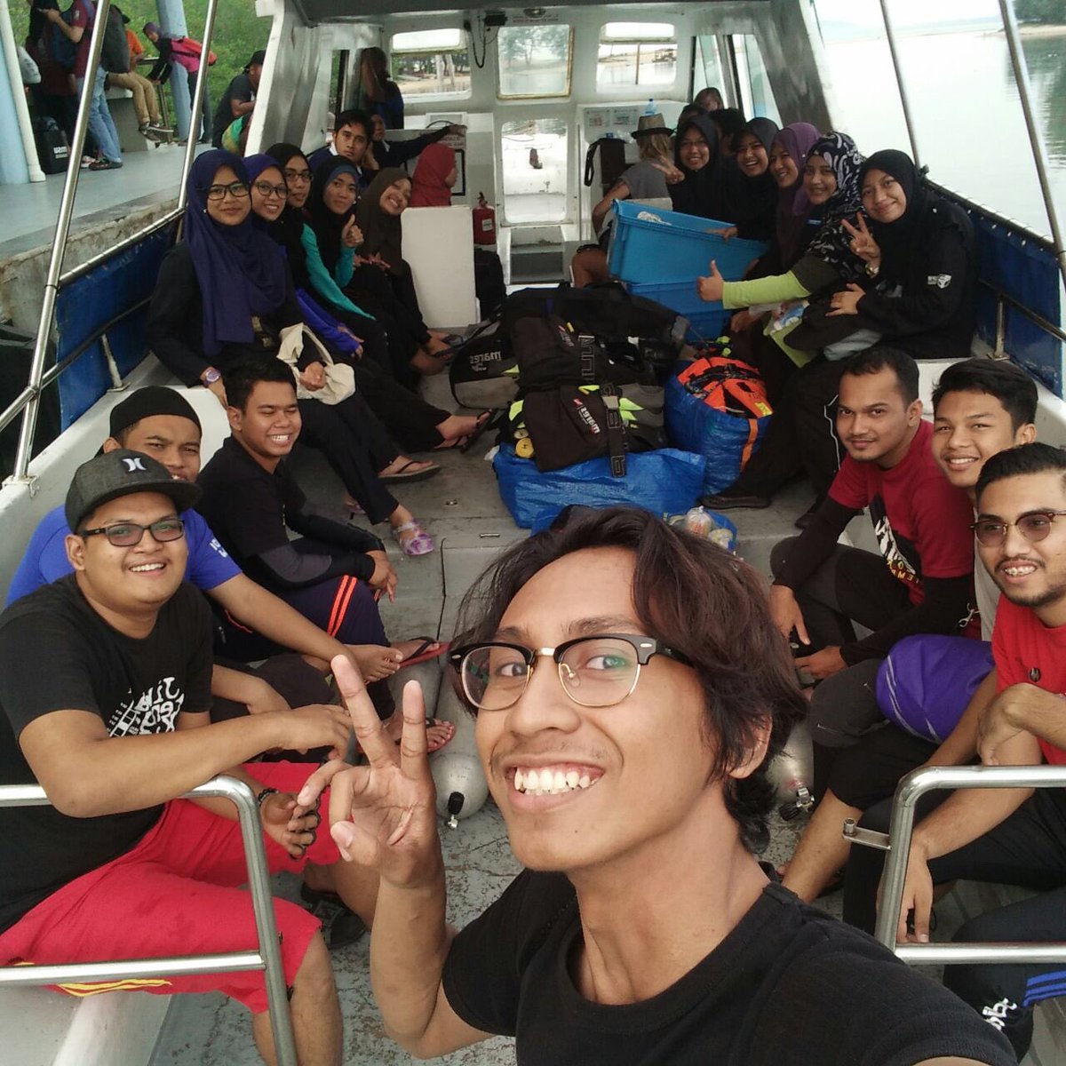 AliaMdZaini's tweet image. Tanam coral. Hooyeahh #teamybr #cpp2
