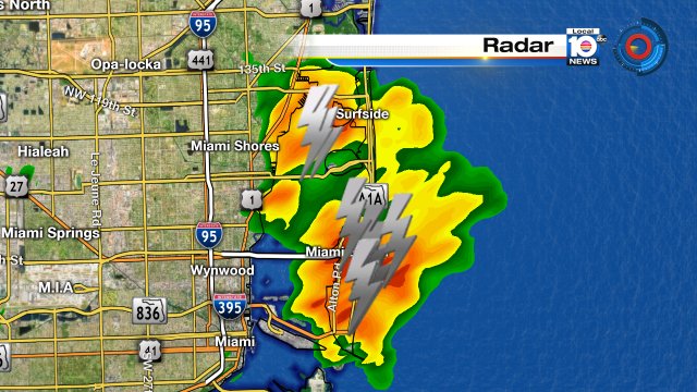 Storm drecnhing Surfside through South Beach producing heavy rain & lightning #Flwx #Soflo https://t.co/i4oSrq5KWq