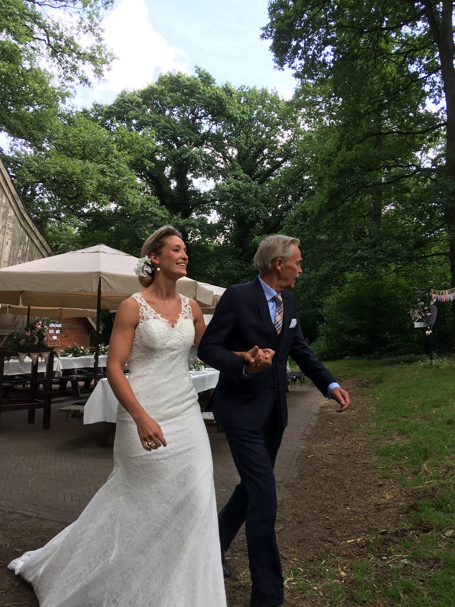 RestaurantFox's tweet photo. We #trouwen buiten vandaag #catering bij #Beverborg https://t.co/hvZNDX6Eir