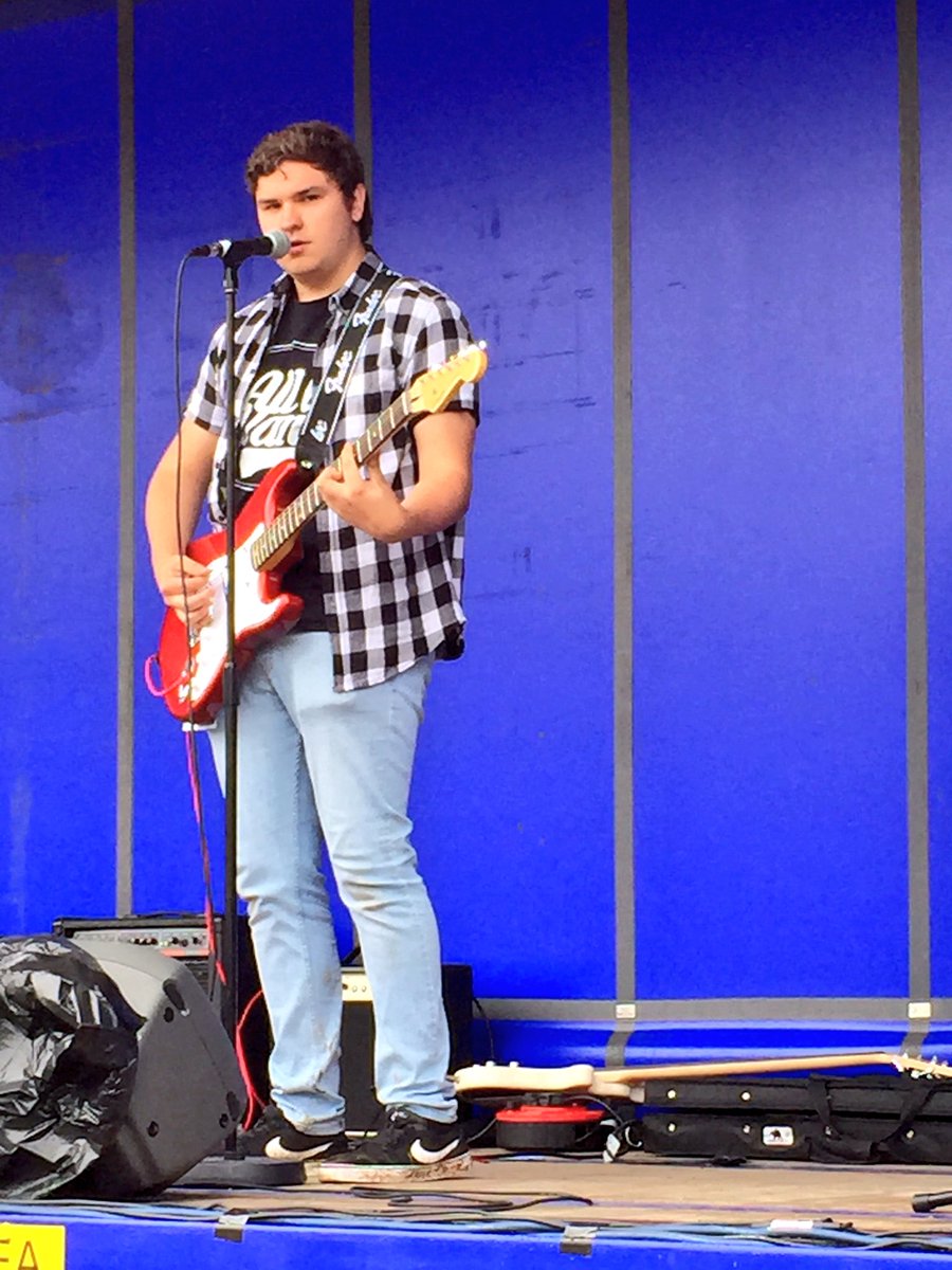 rainhillarts's tweet photo. @rainhillhigh #RinthePark #SummerFestival #paststudents https://t.co/dauBoHN9by
