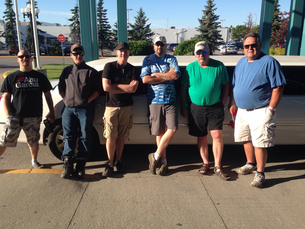 So this how we roll to go cat fishing <a href="/petesprotackle/">Pete's Pro Tackle</a> <a href="/slinger_189/">Lonny</a> <a href="/MBfishinginfo/">Manitoba Fishing</a>