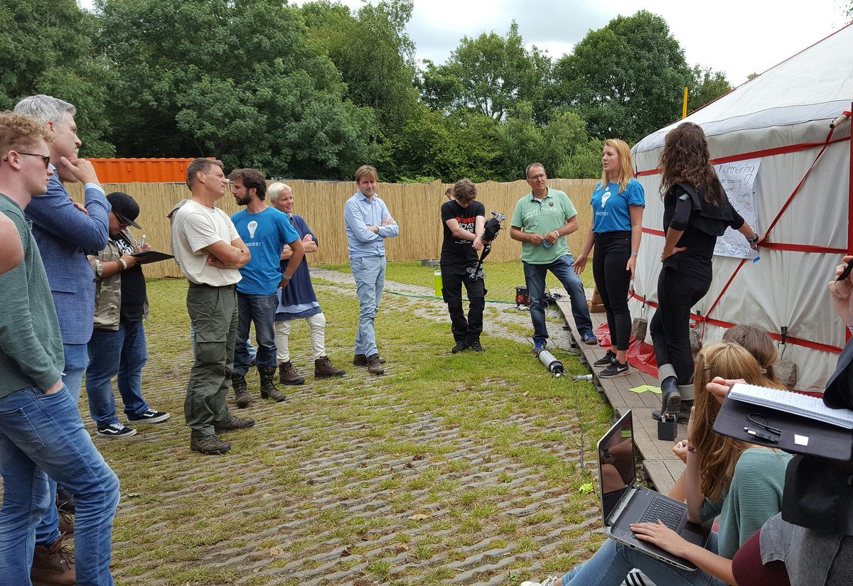 SRInnovation's tweet photo. Tijd om alle concepten te presenteren en aan te vullen! #WTTV2016 https://t.co/rW2L6YpOP2