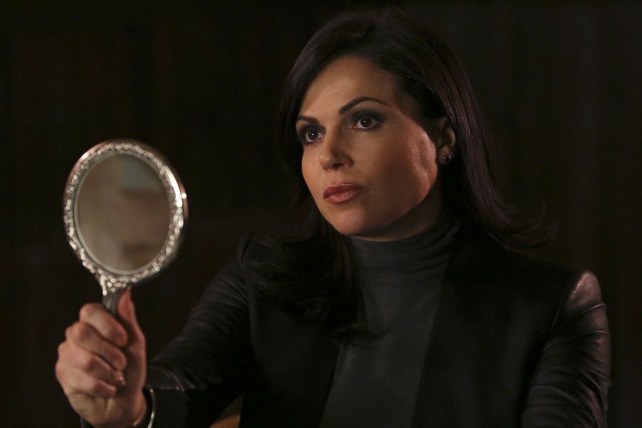 OnceABC's tweet photo. Happy Birthday to the Queen, @LanaParrilla! 👑 https://t.co/yDdEZm5dYI
