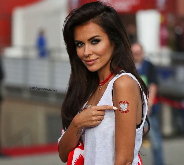 PostBadPolska's tweet photo. Natalia Siwiec #EURO2016 https://t.co/MrjQFPmFSP