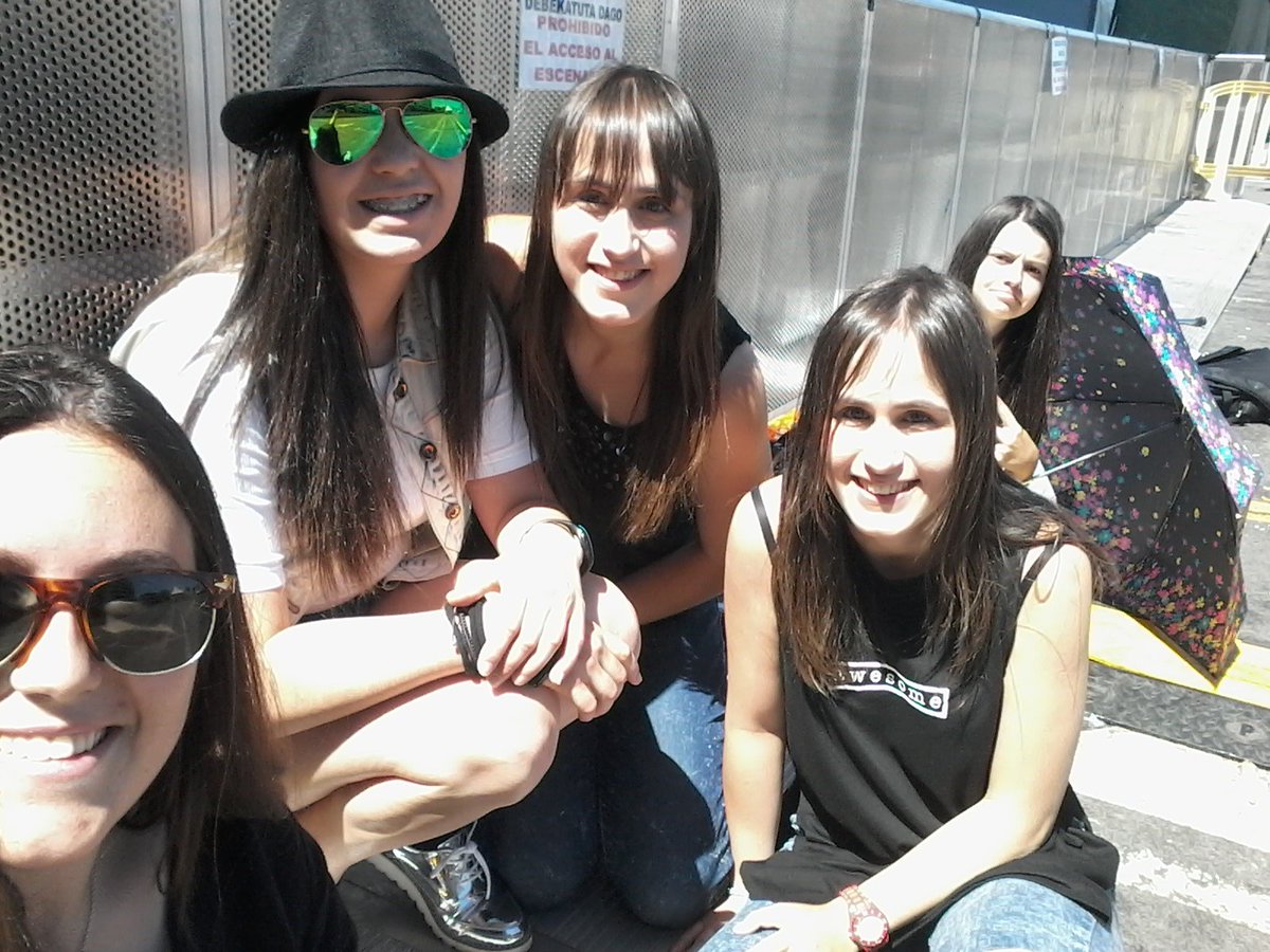 MoratPalencia's tweet photo. Que poquito queda para veros @MoratBanda , estamos con más fans vuestras. https://t.co/au3rQHkbcm