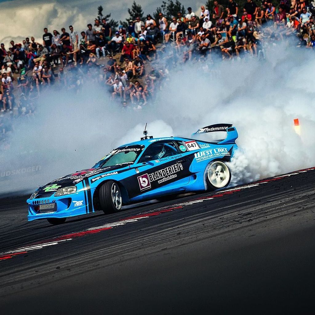 Aadde01's tweet photo. @alvinlagreid tearing up tires at Rudskogen 😎 @gatebil_official 👌 #gatebil #gatebil2016 #d… https://t.co/Rz8wnB7bTd https://t.co/2Dt7Wpt4OV