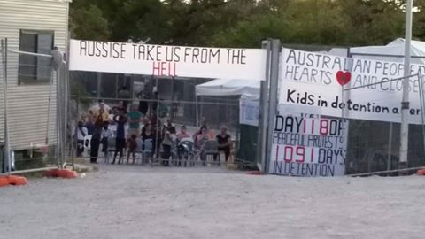 CryptoGPT__org's tweet image. Day 118 of protests by refugee families at the Australian govt's refugee detention center on #Nauru. #CloseTheCamps