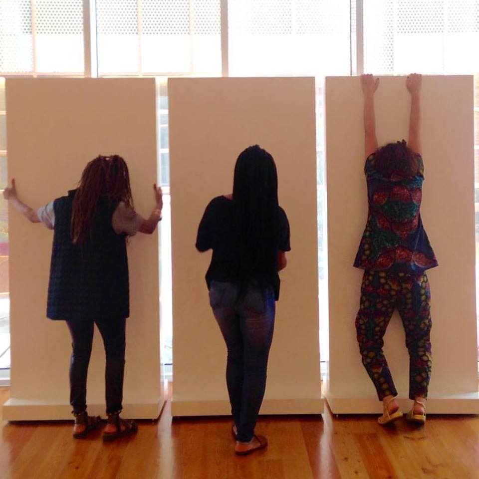 RedeAngola_INFO's tweet photo. #AnaMariaSilva #LolaKeyezua e #RitaGT em conversa sobre arte e #género - https://t.co/fjifCa3pfO #RACultura https://t.co/P5NPqLNkZf