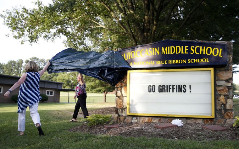RTDNEWS's tweet photo. Quioccasin sign unveiled at renamed Byrd Middle School. https://t.co/3DhIXJLkle https://t.co/wj1xg2aXCC