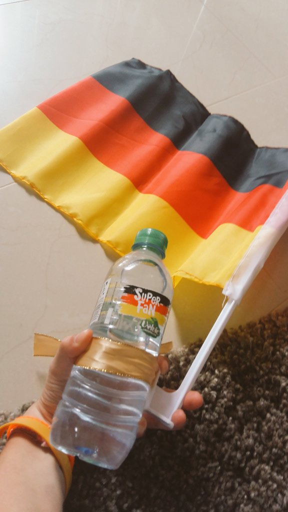 xmxrlxx's tweet photo. Bitte voten wie ihr das als Geburtstagsgeschenk findet xd https://t.co/cQXOA8LXnO