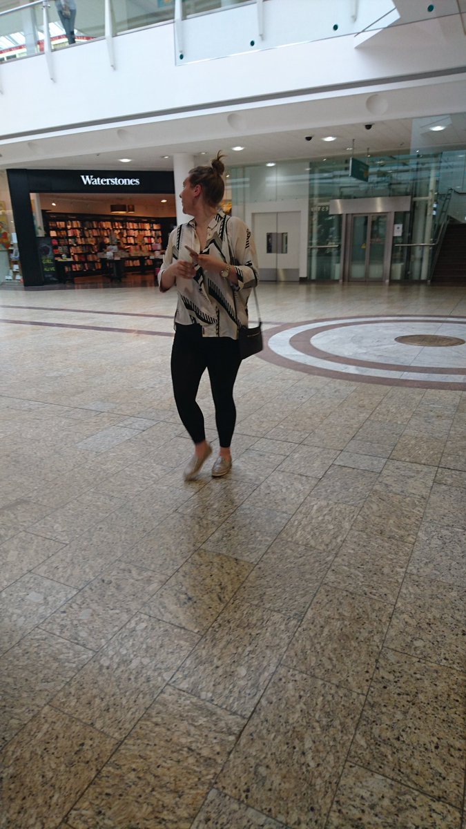 JonHennah's tweet photo. @Chaverrs Beth hunting in cribbs #whatagimp https://t.co/E6Vrp35Em6