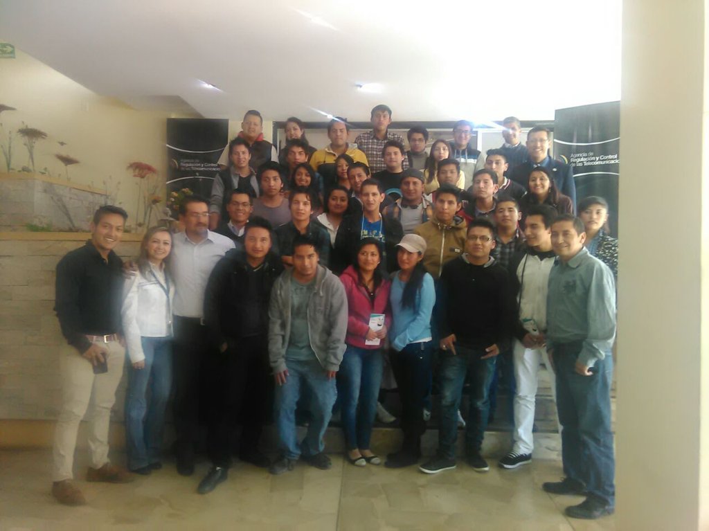 Arcotel_ec's tweet photo. Finaliza la visita de los estudiantes de la @unach  la @Arcotel_ec informa a la ciudadanía sobre el #Ecucert https://t.co/1QmaSUo89k