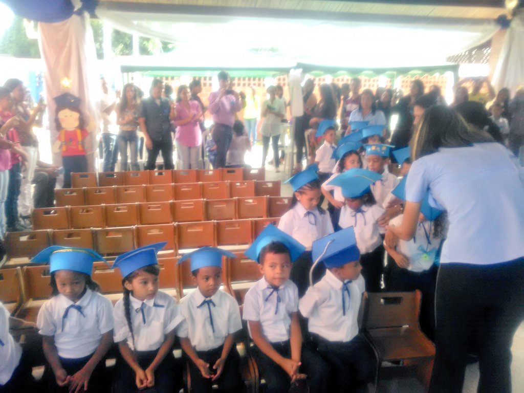 adi_f16's tweet photo. Orgullosa de nuestros niños graduando #promoVII Preescolar Miguel Ache.G @Alc_Valencia @raphany @alexrafmar1 https://t.co/RjCMpEIkIE