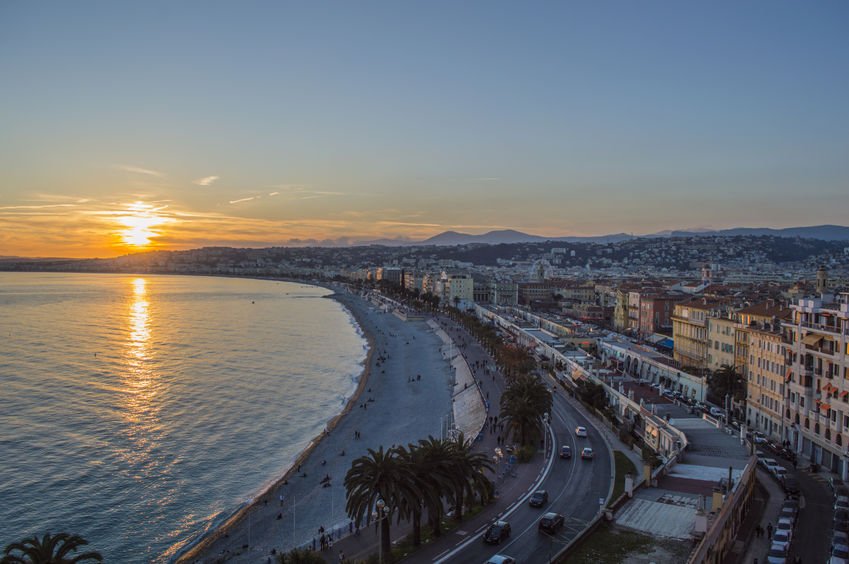 Boaterfly's tweet photo. Toutes nos pensées vont vers les victimes et leurs proches après les évènements tragiques de cette nuit à Nice. https://t.co/TgFUE9kNFs