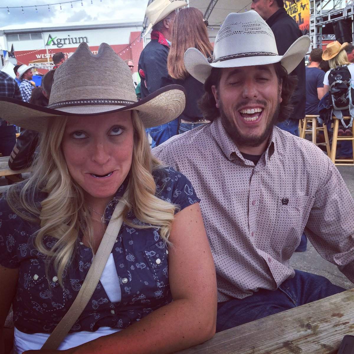 Beccy_N's tweet photo. Great night out at stampede with these goofs! #Stampede2016 #lovethesepeople @LoganGarth @L_Jones26 @terramichele17 https://t.co/xrLfefEIb6
