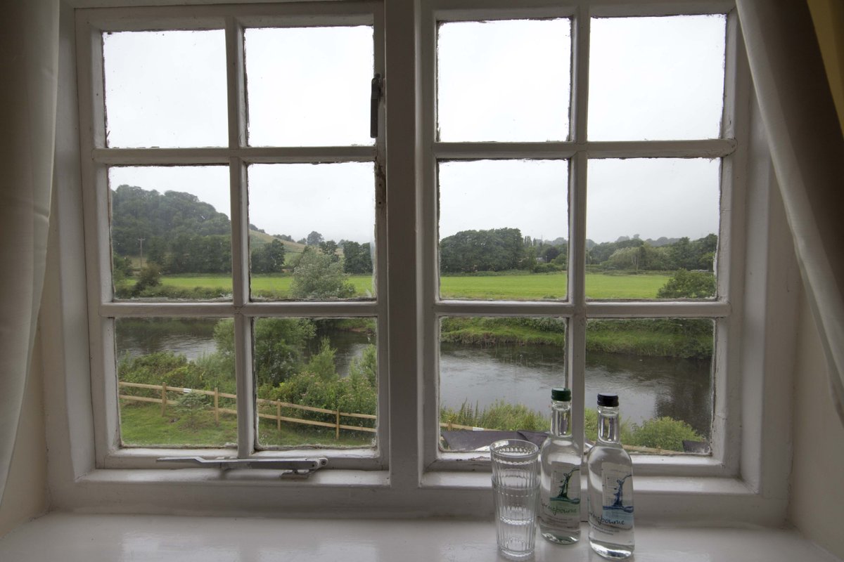 You could be staying over and waking up to a view exactly like this one. rgn.bz/IzmX