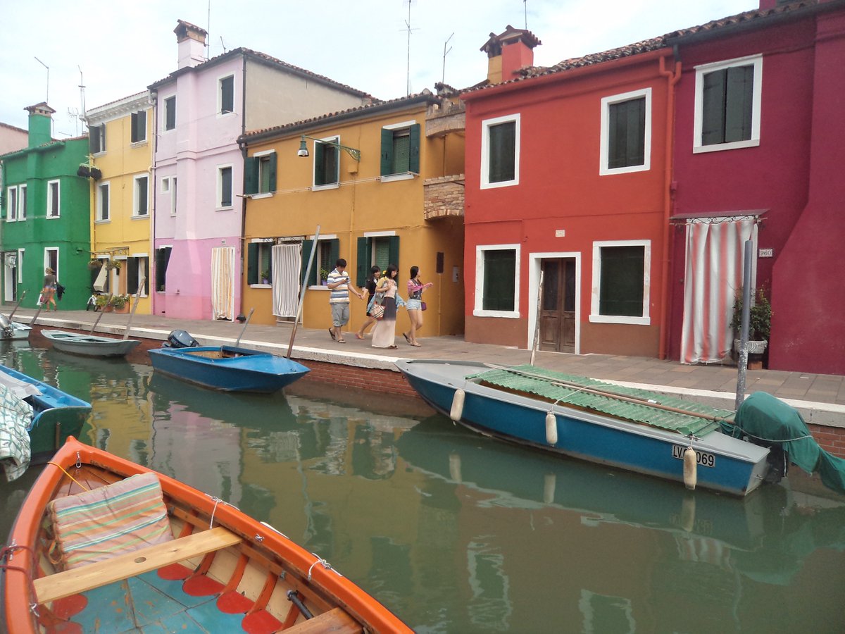 redyviva's tweet photo. #Veneto: #PartoPer la magica #Burano @lonelyplanet_it https://t.co/pdp2M9XWtH