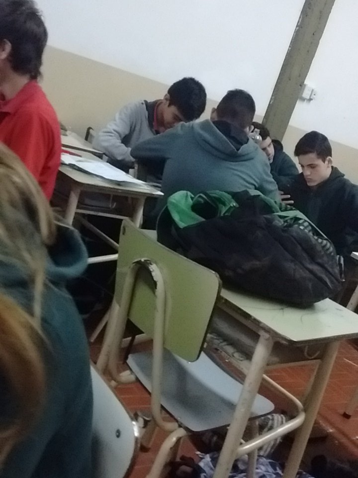 sofivisentin13's tweet photo. los socios a mano 👅 a menos del metro de distancia y no vienen a decirnos las cosas en la cara 😹👋 https://t.co/EvcKr62ZUk