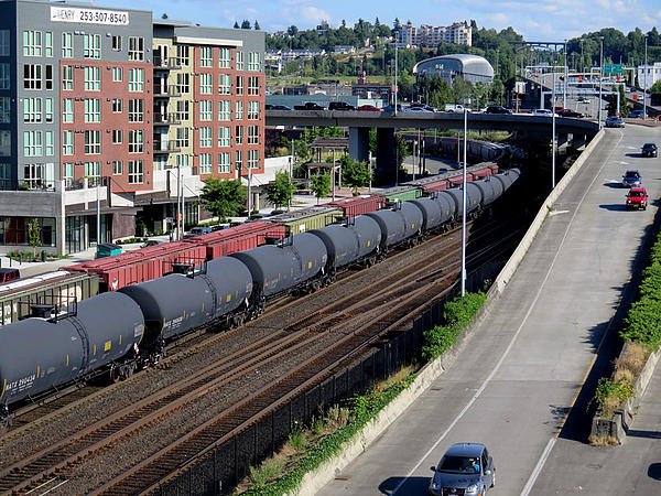 LNG plant's business plan raises concern with state utility watchers f.33d.me/O4W5ah via <a href="/TacomaWeekly/">Tacoma Weekly</a>