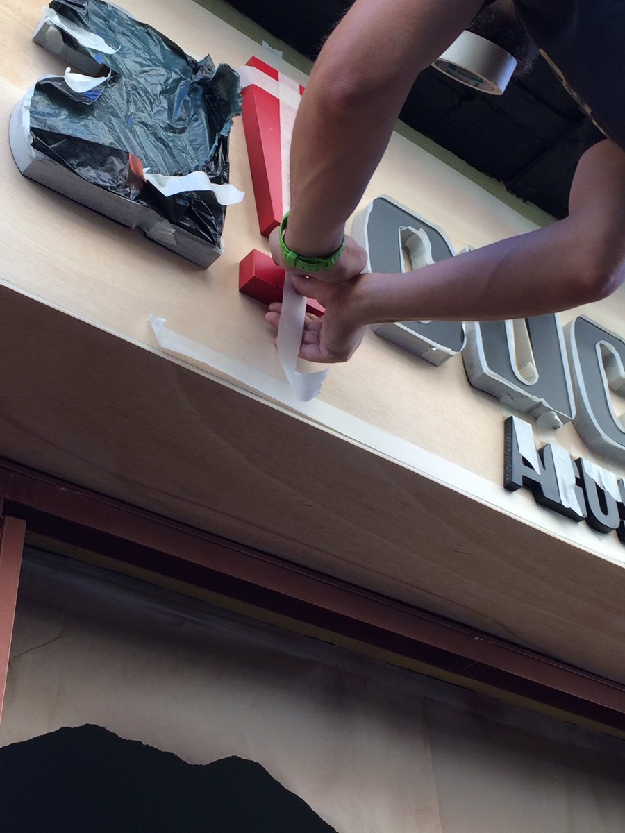 logicalestudio's tweet image. #corporeas #rotulacion #acuchillo #agustinrisueño #leonesp #branding #logicalestudio