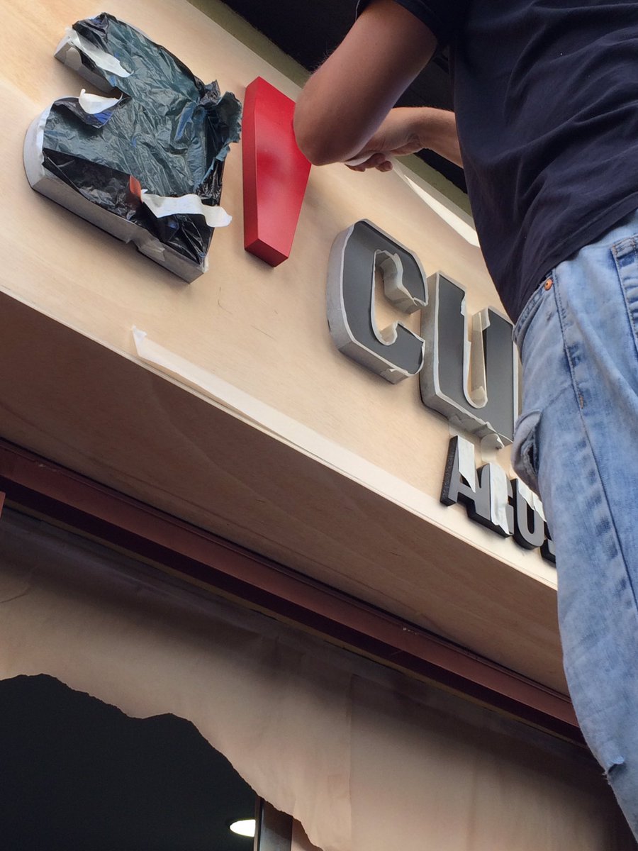 logicalestudio's tweet image. #corporeas #rotulacion #acuchillo #agustinrisueño #leonesp #branding #logicalestudio