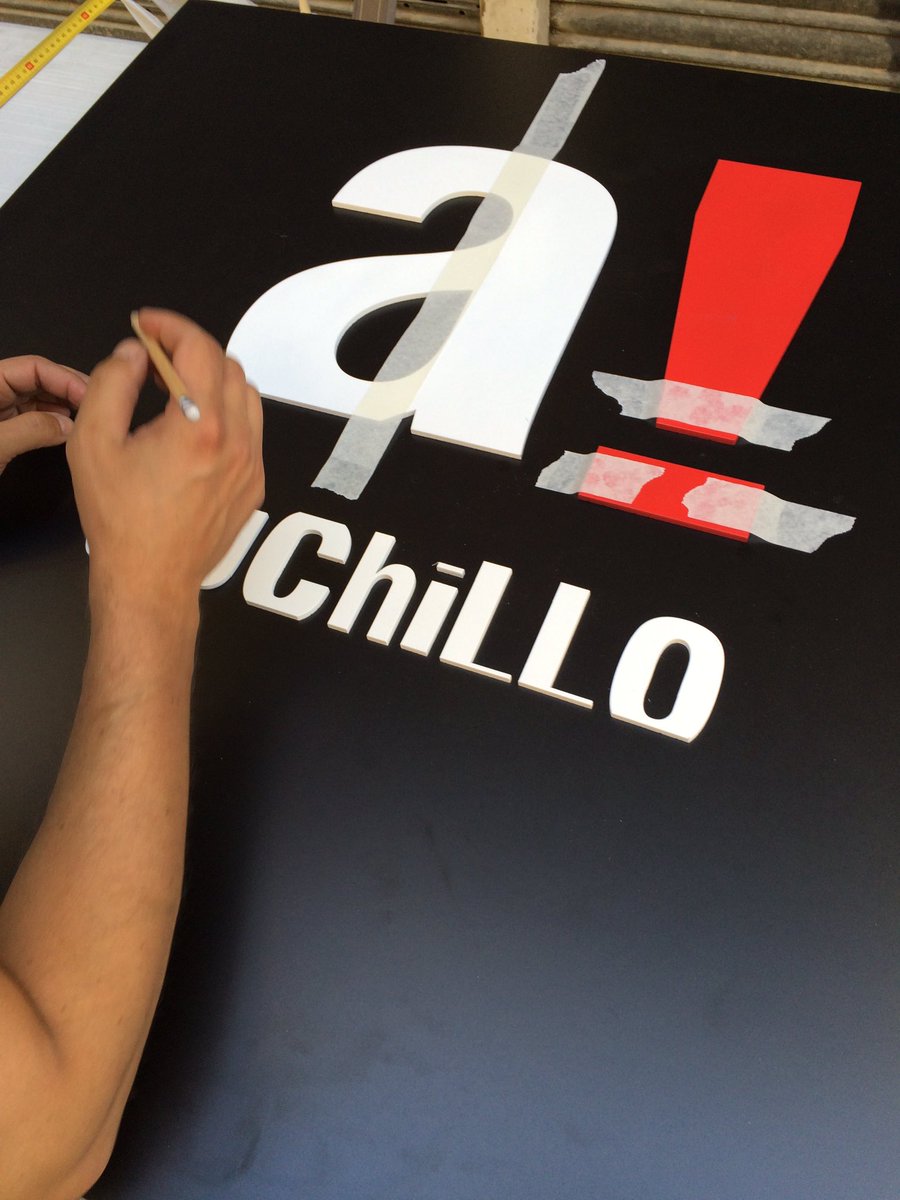 logicalestudio's tweet image. #corporeas #rotulacion #acuchillo #agustinrisueño #leonesp #branding #logicalestudio