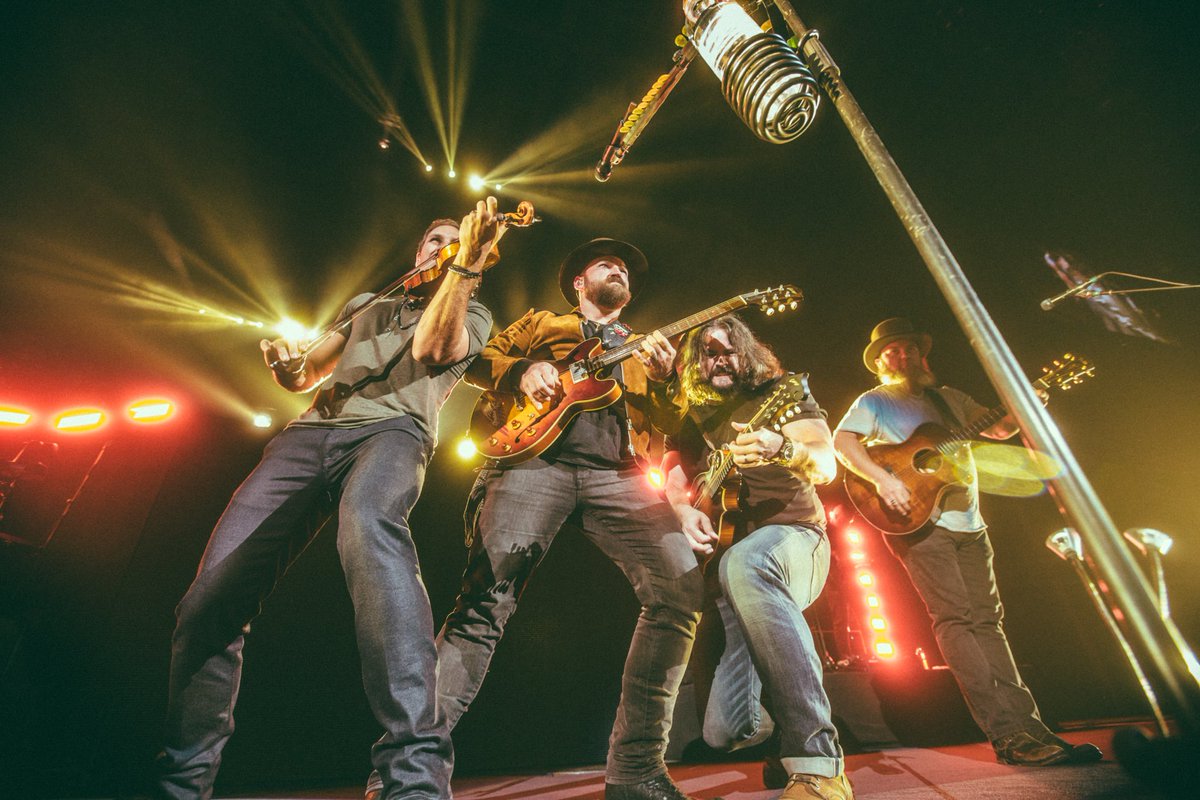 zacbrownband's tweet photo. CALGARY! Thanks for jammin' with us last night! https://t.co/TzdOSnaW7o https://t.co/chxhiXpsAx