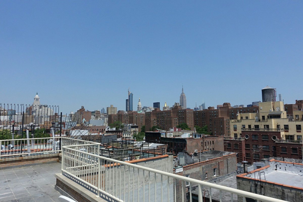 Limitlessgrp's tweet photo. #SavingsGoals - Waking up to this every morning. Amazing Manhattan apartments open at https://t.co/UIJEPNWgyb. https://t.co/Etq99hQnjt