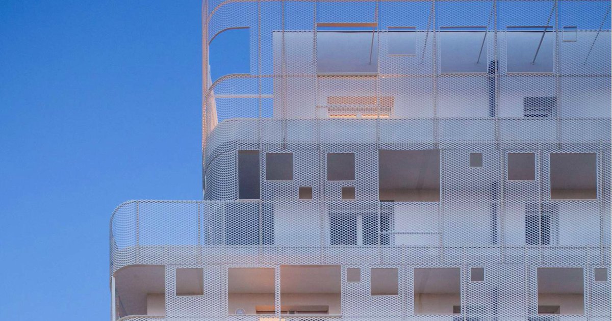 A lacquered metal façade lends this housing block incredible texture: arc.ht/29BdJwi