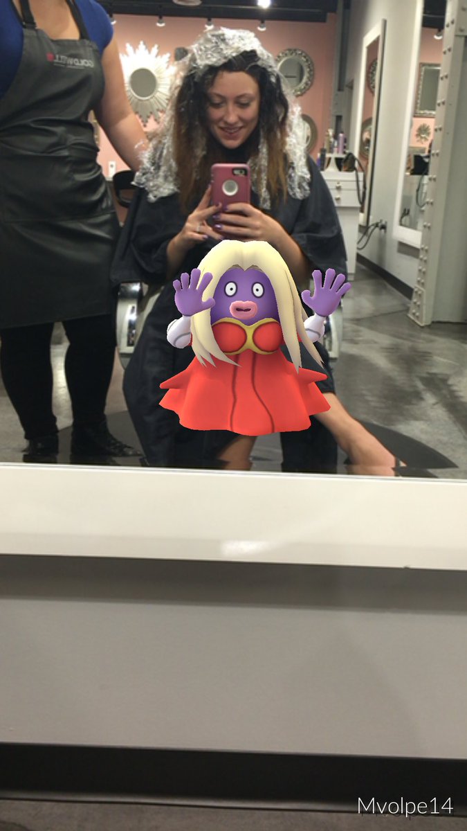 Mushtach3Sa11y's tweet photo. Catching Pokemon at the hair salon #pokemongo #mbstudio https://t.co/k0mnvvMrqy