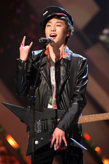 innercircleww's tweet photo. [!!!] Thank to our Seungyoon for always leading WINNER in the right direction! We love you! 😘 #3YEARSWITHKSY https://t.co/h11Be4I0bA