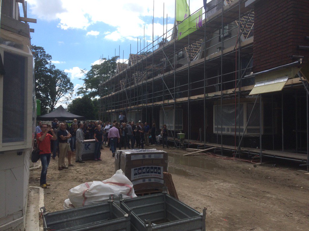 VanmourikG's tweet photo. De Wij Welgelegen  Utrecht  hoogste punt feestje voor de bouwvakkers @JPvanEesterenBV https://t.co/MxYDoH3vnH