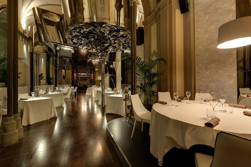 DaPescatore's tweet photo. Romantic atmosphere, stilish location, gourmet cuisine...Book your table @ Da Pescatore! #danielepescatore #florence https://t.co/34NYqwHyoe