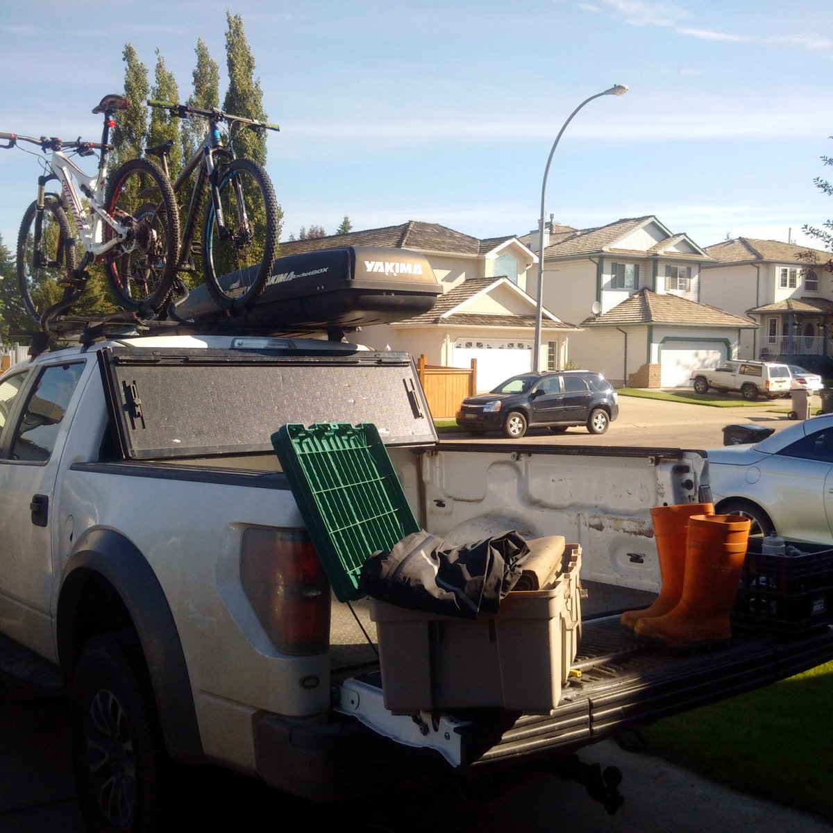 RadStyleRacing's tweet image. Packing for the @24HOACANMORE under blue skies'n sunshine. Got my rubber boots cuz #youonlyturn20once #24HOACANMORE