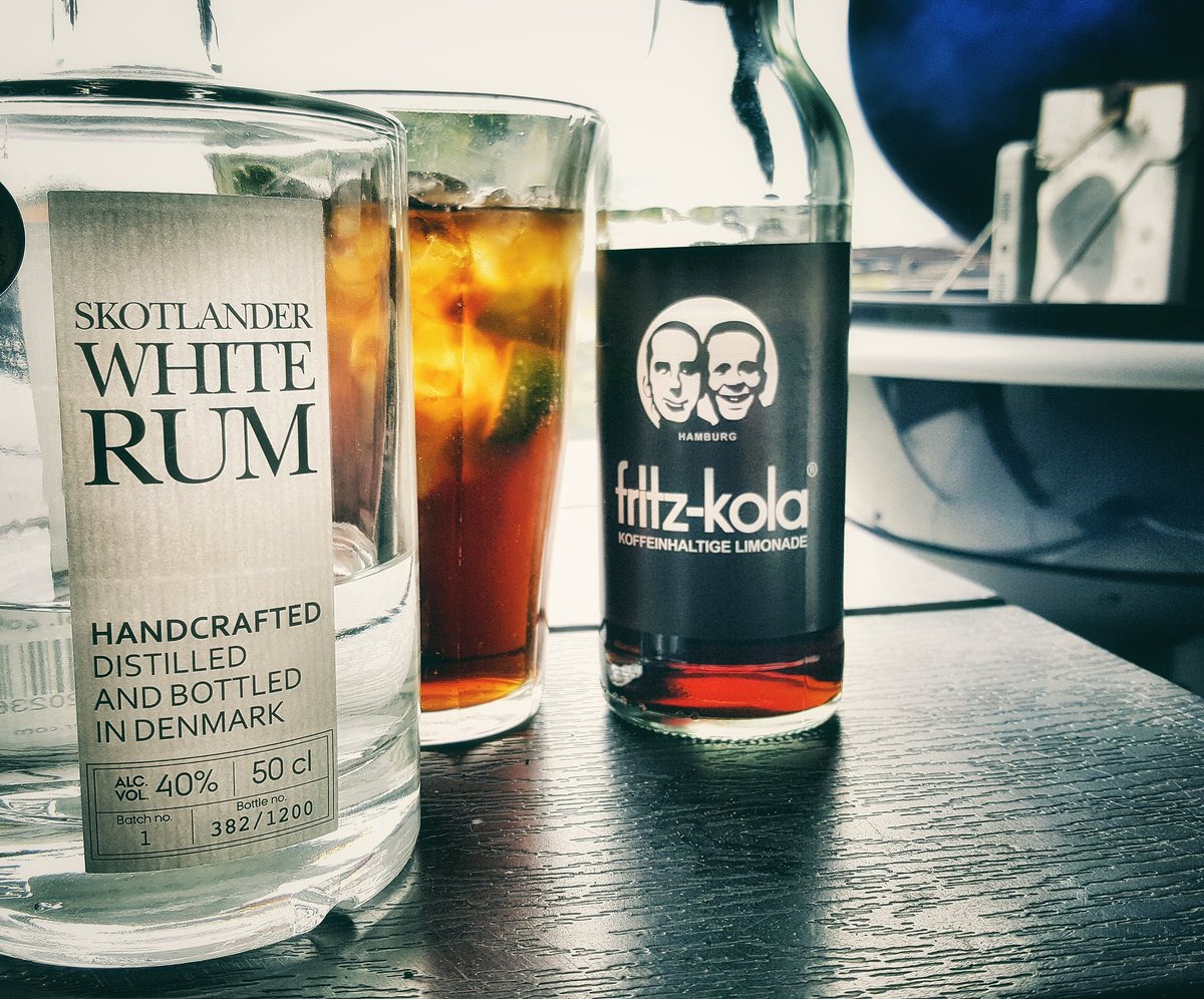MadFarsmad's tweet photo. Mens vi venter på grillen #skotlander #rum #madfar #madblogger #madfarskøkken #fritzkola #goodlife @andersskotlander https://t.co/xnSEPrAyxC