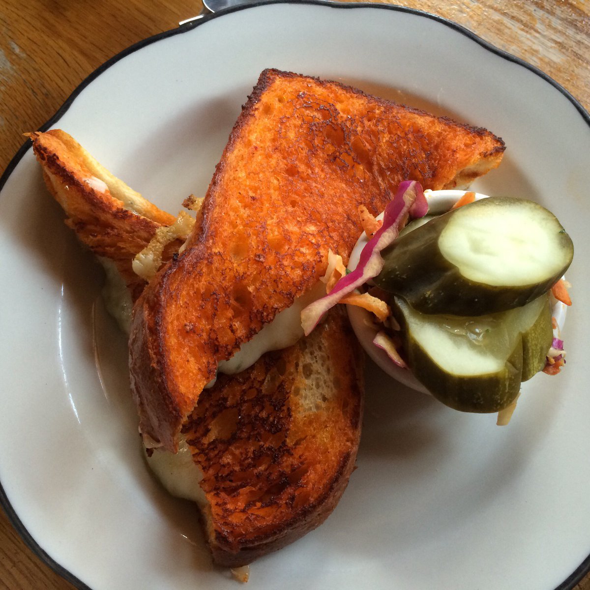 HoneysSitNeat's tweet photo. #buffalogrilledcheese a #honeyssitneat #original #askyourserver it’s real, and it’s spectacular! #lunchinphilly https://t.co/GG8ZEut4qN