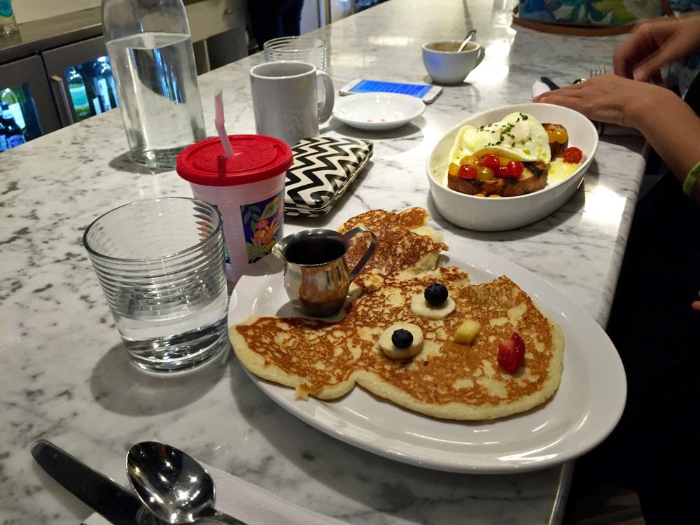 Simones_RI's tweet photo. #SimonesRI is a place for everyone! Families are always welcome. Maybe Chef Joe will even make YOU a fancy pancake! https://t.co/HXJdUZdWKA