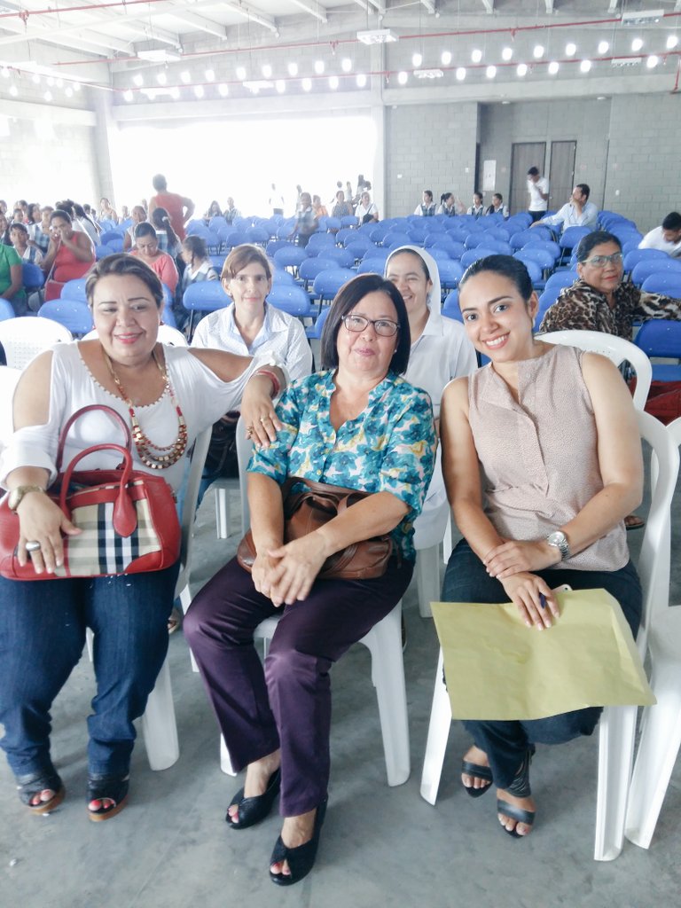IEDorado's tweet photo. Felicidad de los #Docentes de la @IEDorado por su nueva sede, gracias @SemMonteria @MarcosDanielPG @monterialcaldia https://t.co/CUOjhssi40