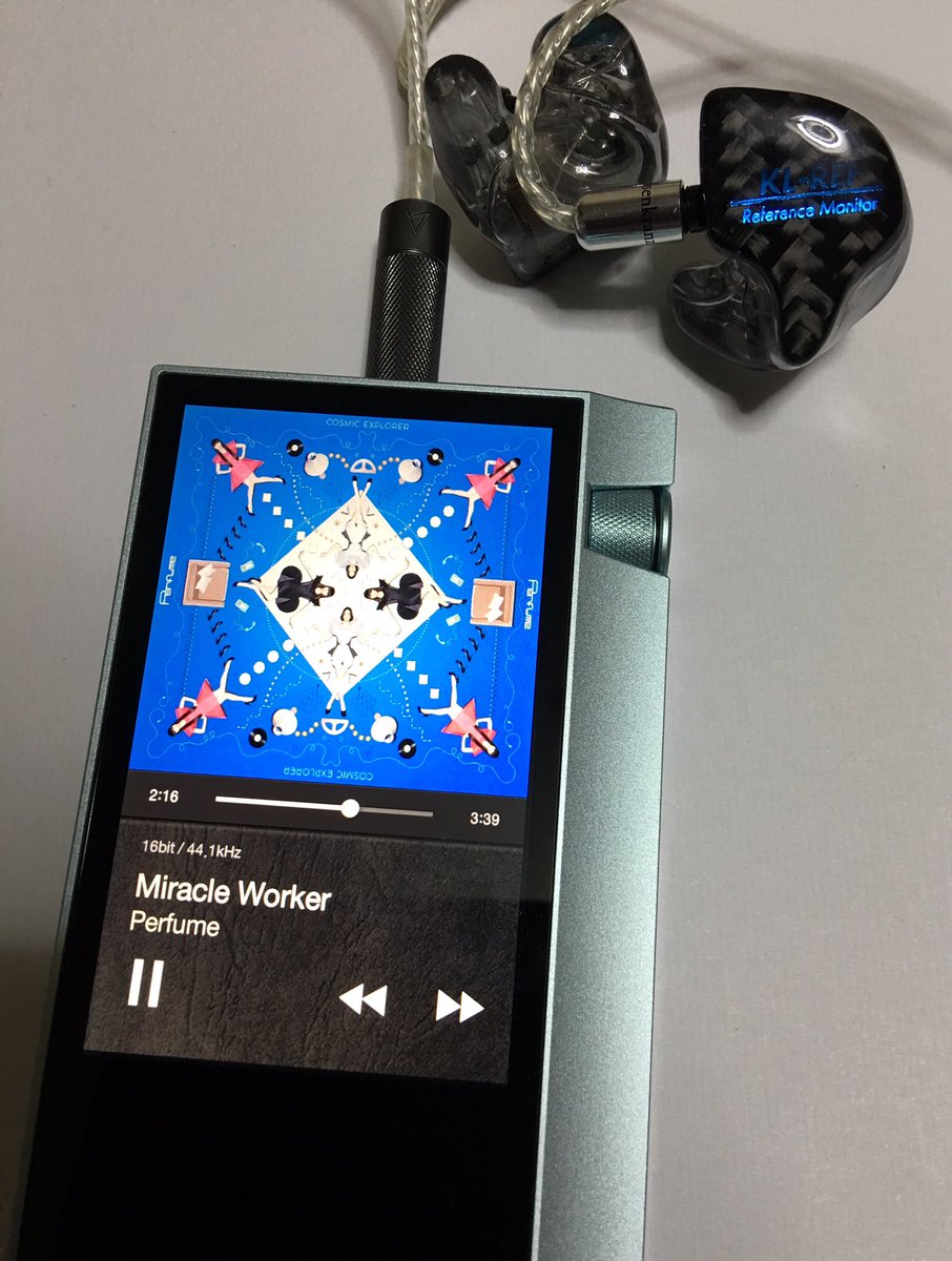 dantakatan's tweet photo. Perfumeファンの皆様に、IRIVER社 AK70で、Perfumeの楽曲を是非聴いて欲しいです。細かい事は言いません。最高。その一言に尽きます…。#prfm #Perfume https://t.co/HgjLlVdAY4