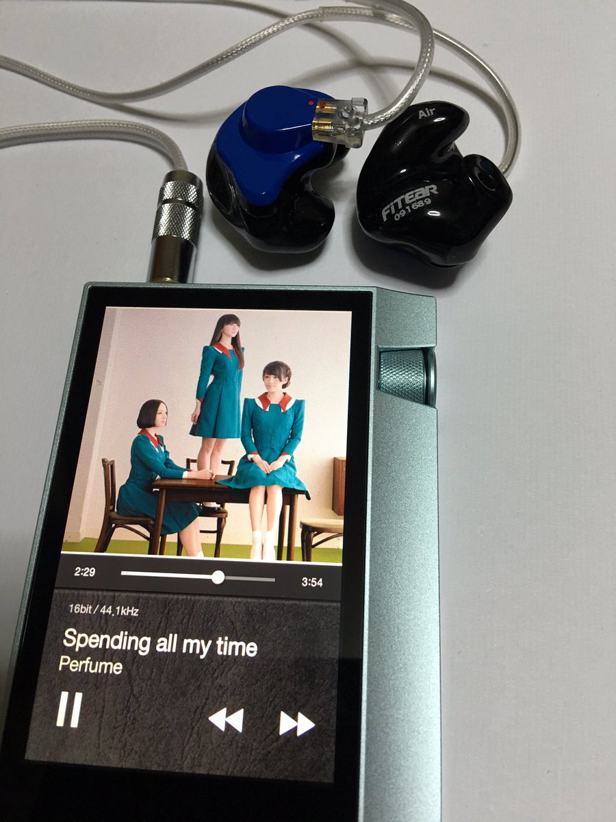 dantakatan's tweet photo. Perfumeファンの皆様に、IRIVER社 AK70で、Perfumeの楽曲を是非聴いて欲しいです。細かい事は言いません。最高。その一言に尽きます…。#prfm #Perfume https://t.co/HgjLlVdAY4