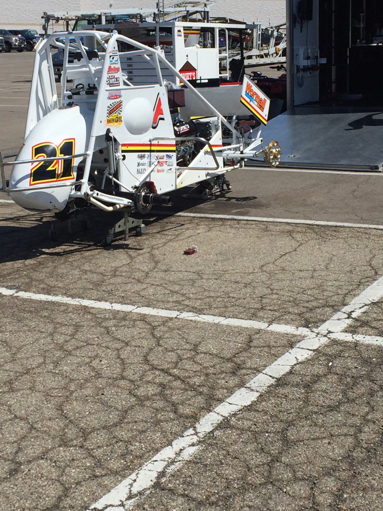 calvin_knapp's tweet photo. Getting this rocket ship ready for #knight2 @EldoraSpeedway @BrianBrown21 https://t.co/83oGr7Oxw1