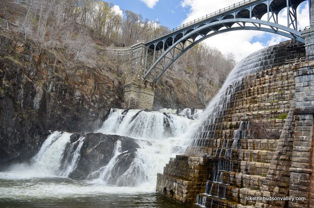 HVexplorer's tweet photo. New Croton Dam - An engineering marvel within the Hudson Valley! https://t.co/v2KFd64tQ4 #hudsonvalleybound https://t.co/Isl7EXLvs5