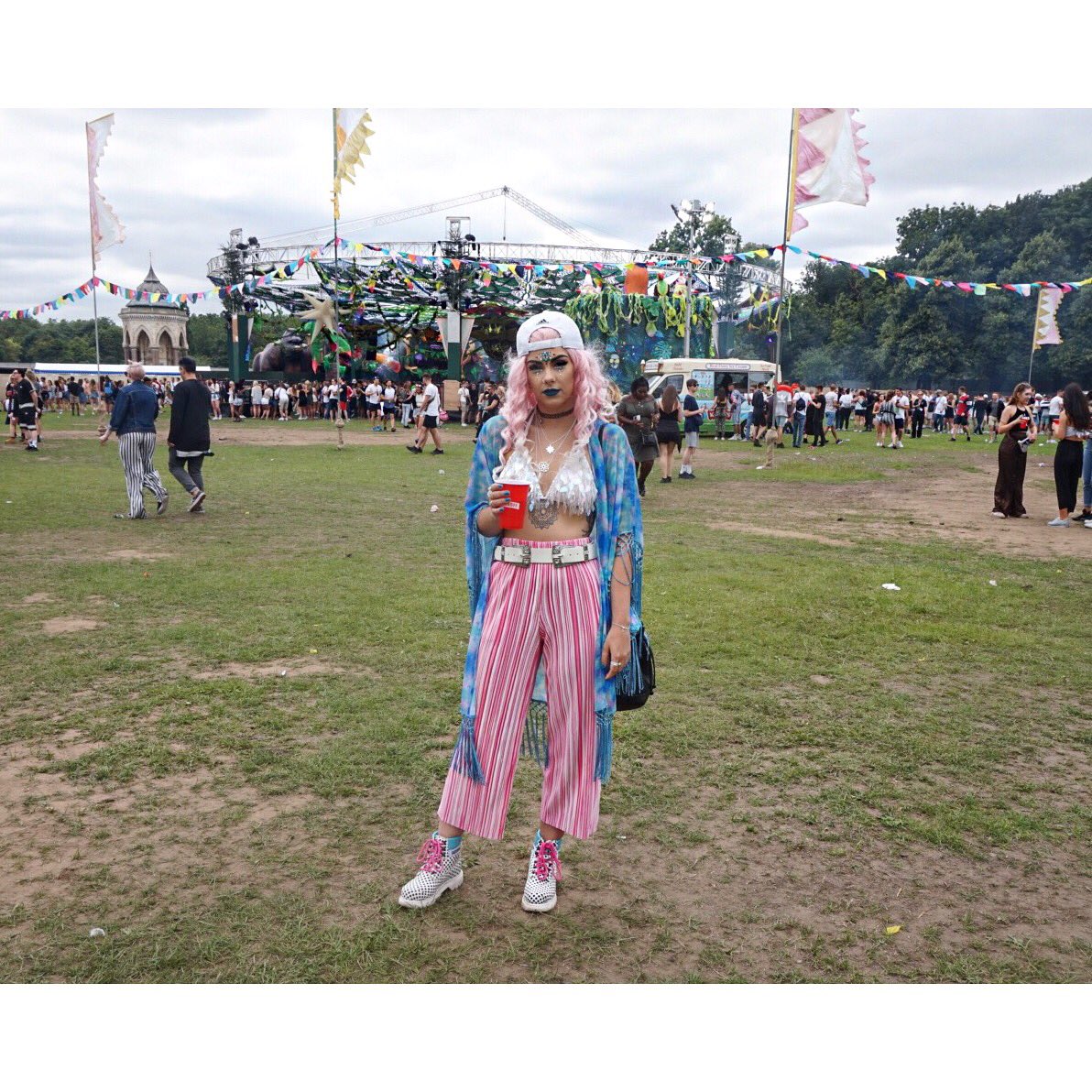 SophieHannnah_'s tweet photo. I feel like a unicorn today in my @CATFOOTWEARUK boots π #BringTheMud #MakeAScene #LoveboxFestival https://t.co/BBzIT06L7O