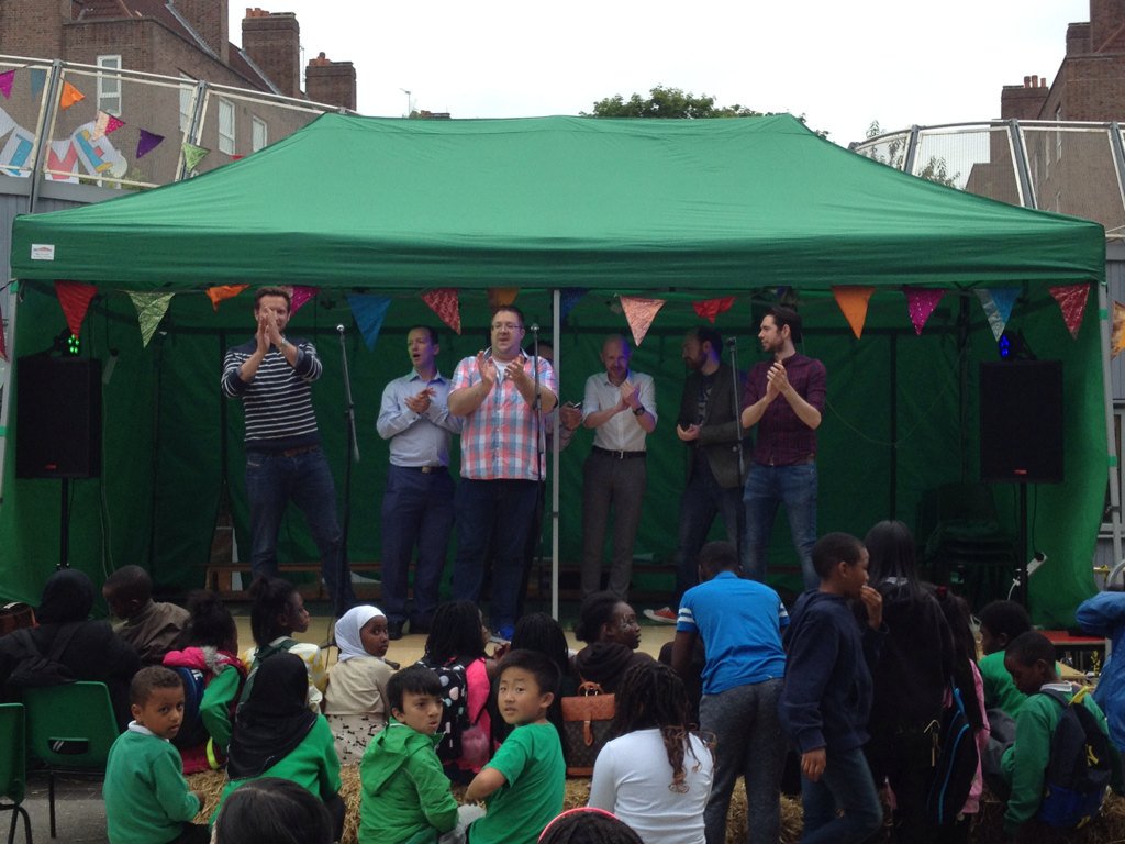 surreysqMUSIC's tweet image. @TheBuzztones @Sam_Babs @Dellyjay + EVERYONE who performed. Thank you for making our first #festival such a success!