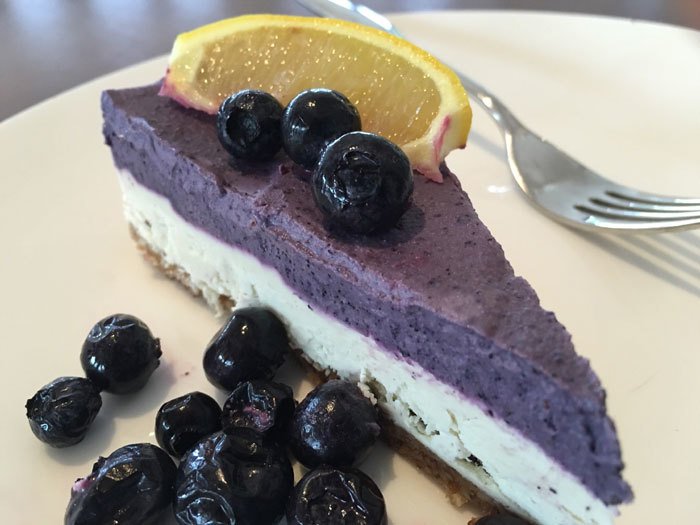 Because sometimes you just need a slice of cheesecake....
#rawdessert #nutritioustreats
buff.ly/29zZSVk