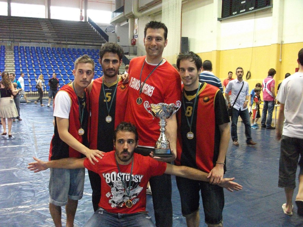 CDJPuertaOscura's tweet photo. 📍Gala Clausura 2015/16 Liga Local 🏀 @malaga
Algunos seguimos siendo muy 'de la Local' !!
#Junio2012
#SiempreJuntos https://t.co/W4tcvfxceO