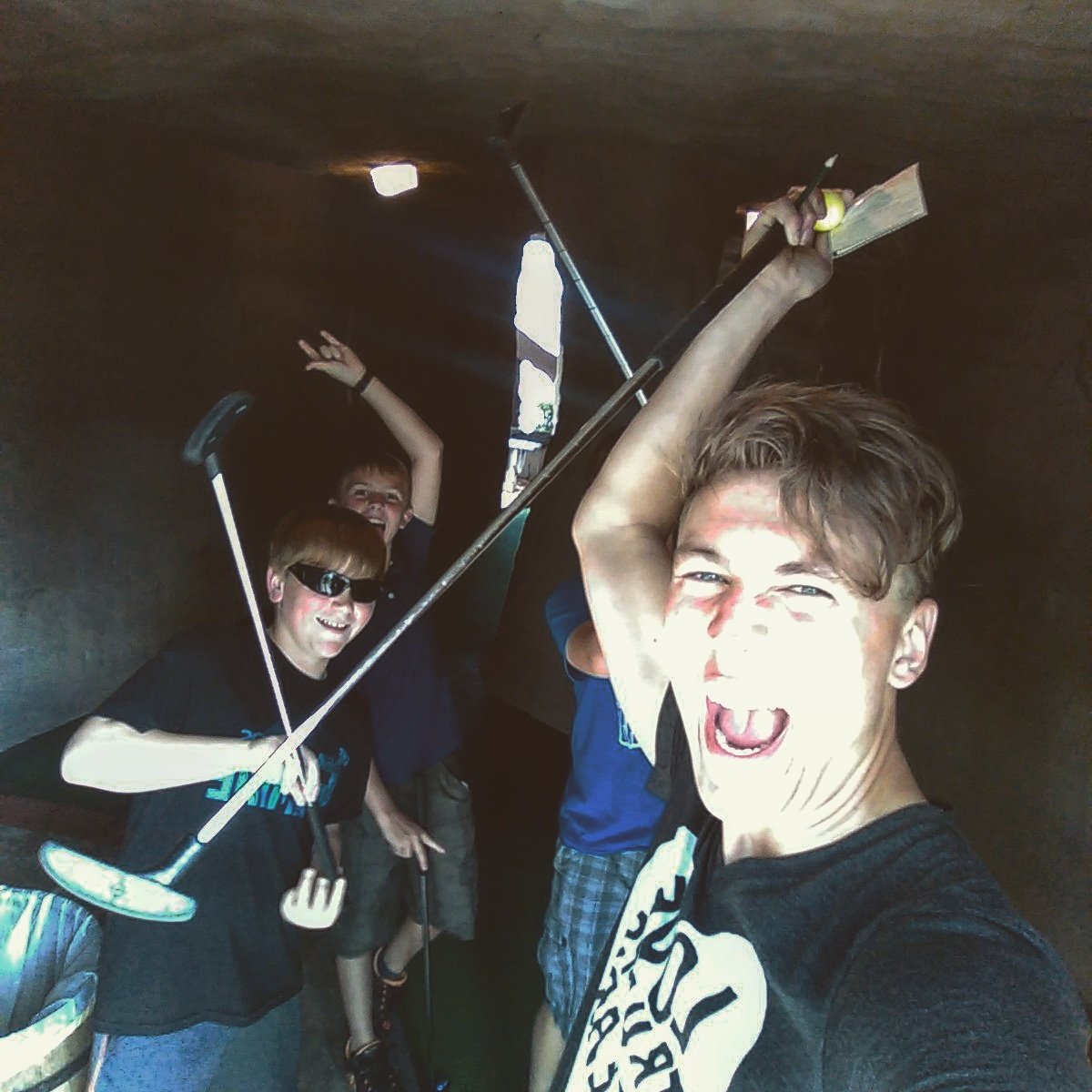 Render_Band's tweet photo. Cave life!!!!! #cave #awesome https://t.co/vO1DyCNB5M