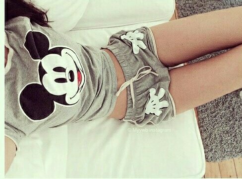 love_unicorns01's tweet photo. Who likes my pajamas? 😁 https://t.co/jyPgkUAVeI