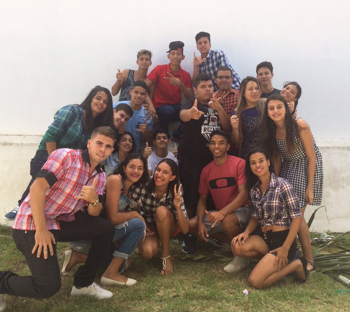 clararocham's tweet photo. Turma show demais, tá acabando! #contagemregressiva #meuspréuni #vaifazerfalta #comopassourapido 🎓📚❤ https://t.co/ruzB34KuBR