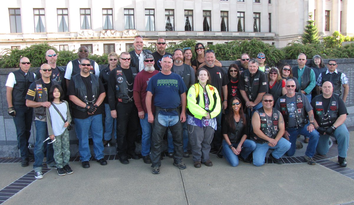 FOR THE BLUE. Harley riders in support of law enforcement. facebook.com/BehindtheBadge…